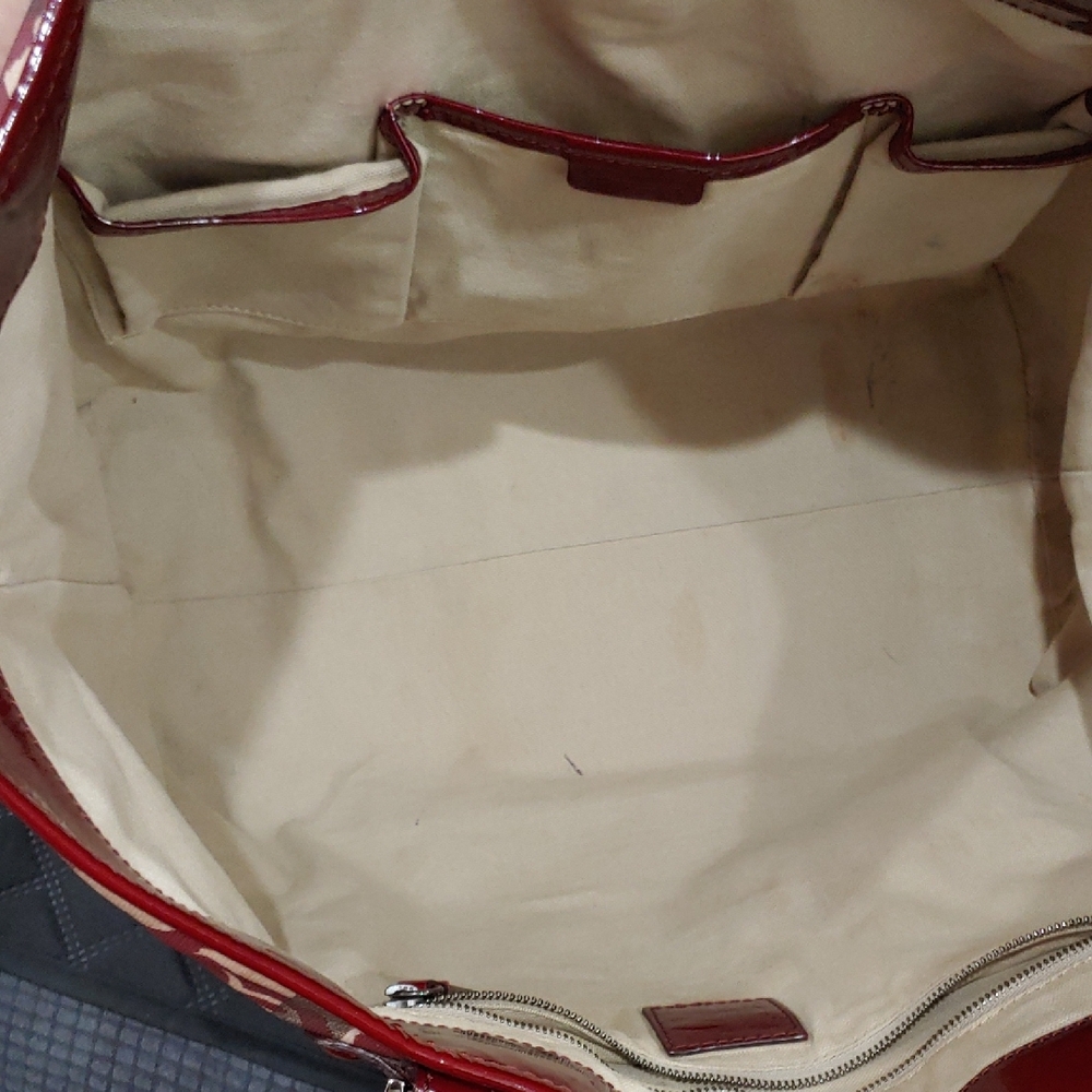 Burberry Red and Cream Heart Tote - Picture 7 of 12